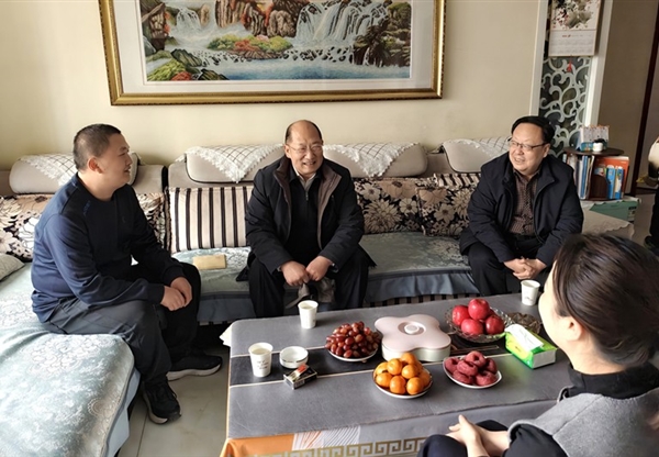 省政府國(guó)資委黨委副書(shū)記李勇一行走訪慰問(wèn)…